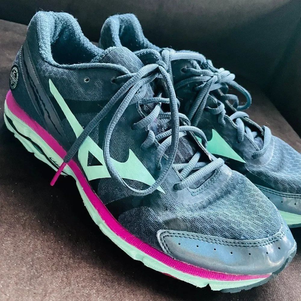 XLNT Mizuno Wave Rider 17 Dark Grey Fuchsia Pink Seafoam Green 10 US 41 EUR